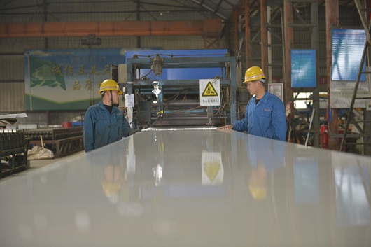 晉城鋼結(jié)構工程圍護系統(tǒng)屋面板的壓制